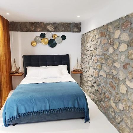 Woodstone Studios & Apartments Santorini Pyrgos Kallistis Екстер'єр фото