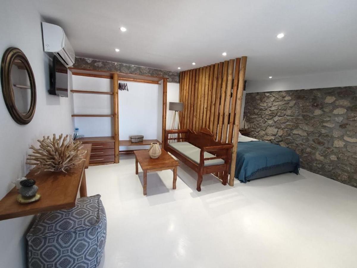 Woodstone Studios & Apartments Santorini Pyrgos Kallistis Екстер'єр фото