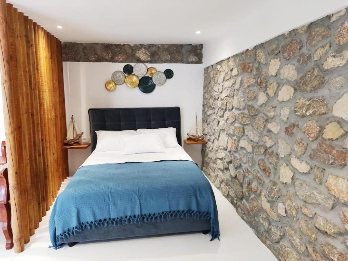 Woodstone Studios & Apartments Santorini Pyrgos Kallistis Екстер'єр фото